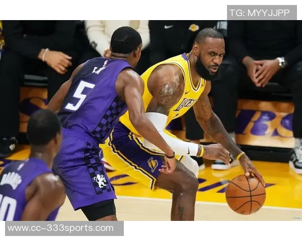 老詹是否该放弃背靠背比赛以保护身体女主持分析其对数据的执念