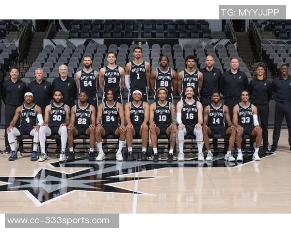 鹈鹕克服困难主场战胜黄蜂迎来本赛季首场胜利尽显团队精神